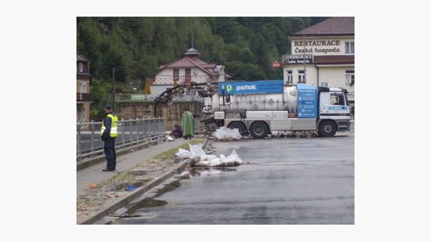 Škody po povodni ve Hřensku na Děčínsku