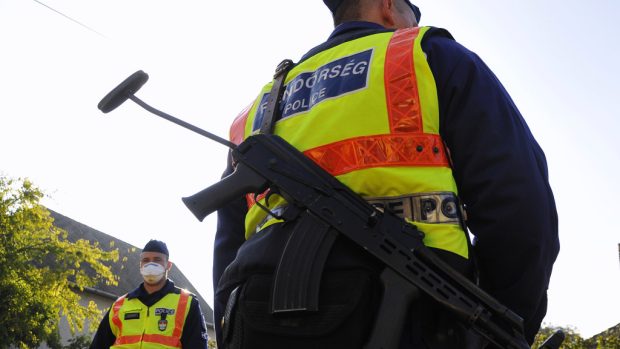 Maďarská policie nejvíce poškozenou oblast uzavřela