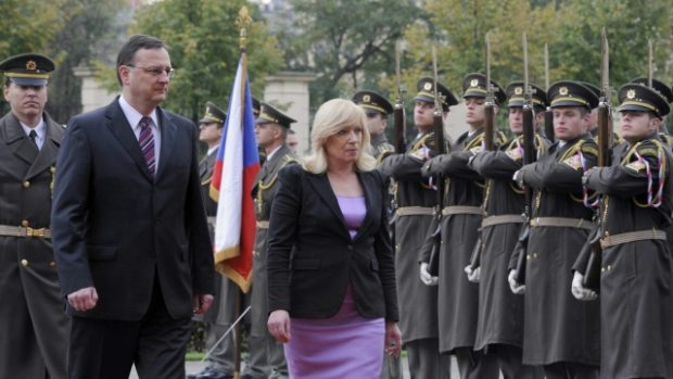 Premiéři Nečas a Radičová při oficiální ceremonii