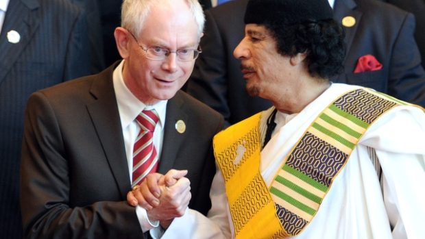 Herman Van Rompuy s lybijským vůdcem Kaddáfím na summitu EU a Africké unie