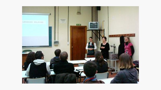 Studenti češtiny z granadské univerzity a trojice jejich profesorek – Veronika Camacho, Alena Simbartlová a Klára Bachurková