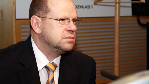 Petr Kužel z Hospodářské komory ČR se domnívá, že by státní správa snesla zeštíhlení