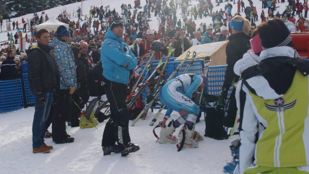 Šárka Záhrobská v cíli slalomu v Courchevelu