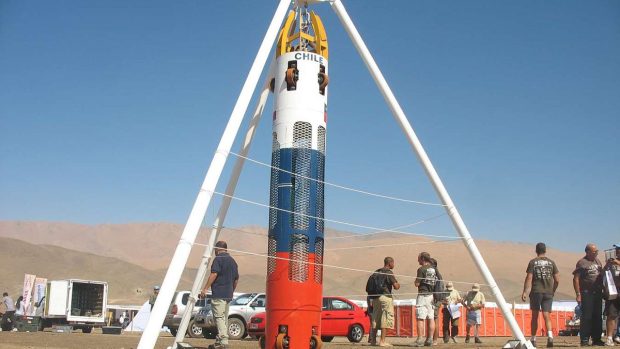 Záchranná klec pro chilské horníky v bivaku v Copiapo