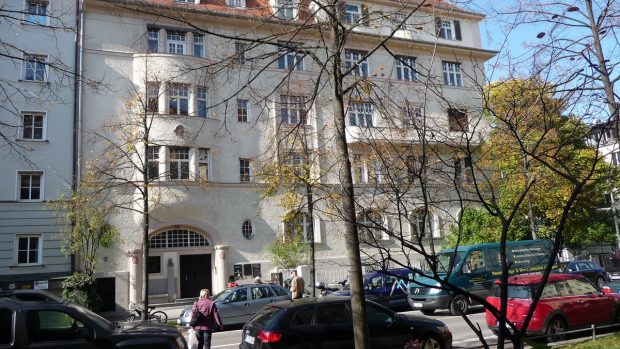 Budova, kde bylo zahájeno první vysílání RFE v roce 1951 v Mnichově