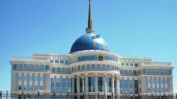 Prezidentský palác v Astaně, v němž sídlí Nursultan Nazarbajev