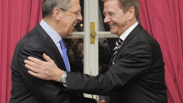 Německý ministr zahraničních věcí Guido Westerwelle a jeho ruský kolega Sergey Lavrov