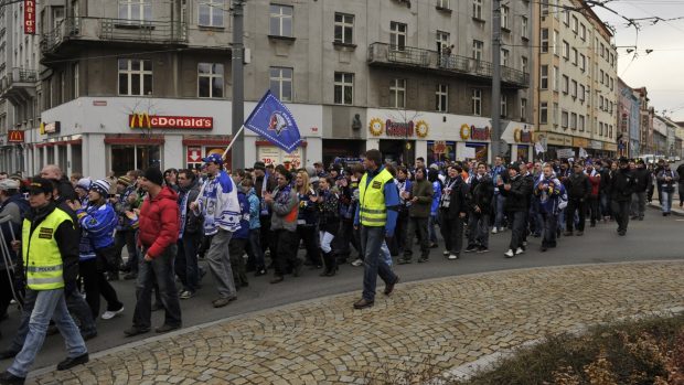 Protestní pochod plzeňských hokejových fanoušků