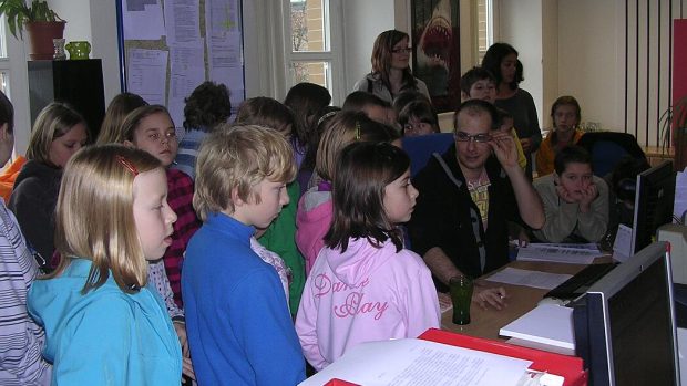 Školáci ze Základní školy v Hořicích ve studiu ČRo HK