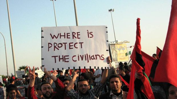 Libyjci v ulicích volají po ochraně civilistů