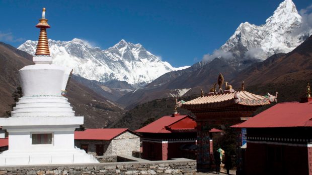 Výhled z kláštera Tengboche na Mount Everest (Lhotse vlevo)