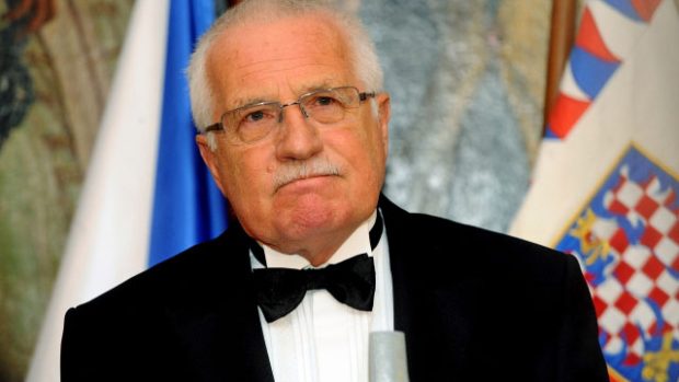 Prezident Václav Klaus se vyjádřil k vládní krizi, šéfy koaličních stran pozval na Hrad