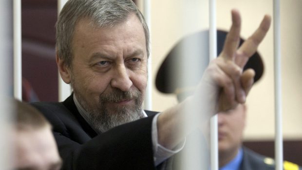 Bývalý běloruský prezidentský kandidát Andrej Sannikov během soudního procesu v Minsku