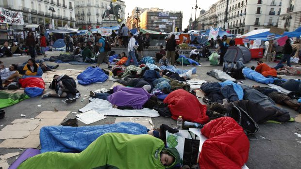 Demonstrace na madridském Puerta del Sol.