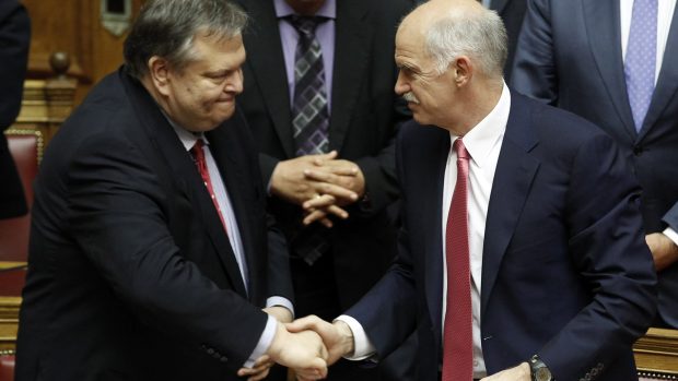 Jorgos Papandreou (vpravo) a ministr financí Evangelos Venizelos Řecko