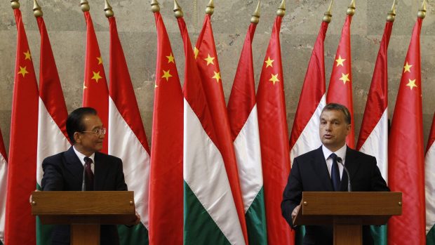 Čínský premiér Wen Ťia-pao a jeho maďarský protějšek Viktor Orbán