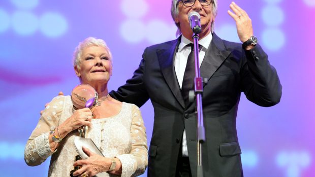 46. filmový festival Karlovy Vary. Judi Dench převzala Křišťálový globus za celoživotní dílo.
