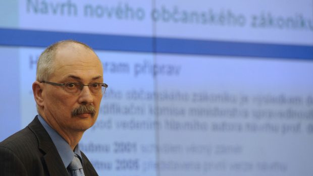 Spolutvůrce návrhu Karel Eliáš vystoupil 9. května v Praze na tiskové konferenci k návrhu nového občanského zákoníku