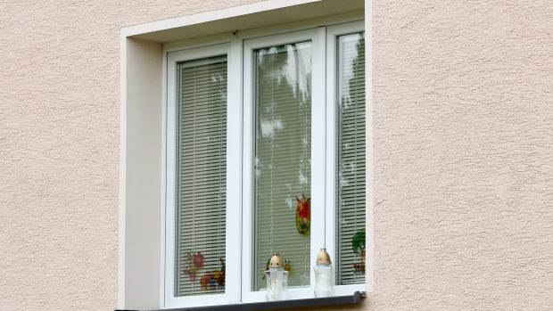 Místo činu: okno dívčina pokoje