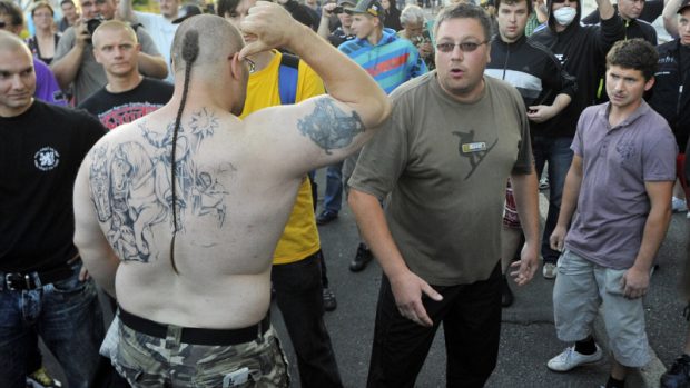 Střety demonstrantů s policií ve Varnsdorfu