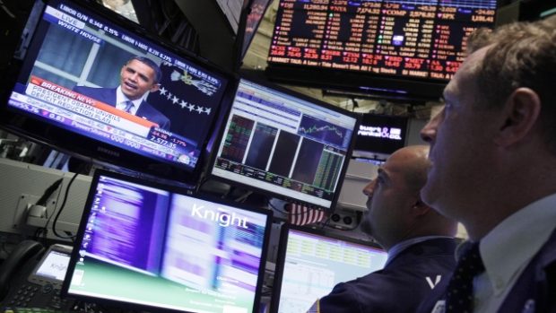 Odborníci na burze v New Yorku sledují projev amerického prezidenta Baracka Obamy