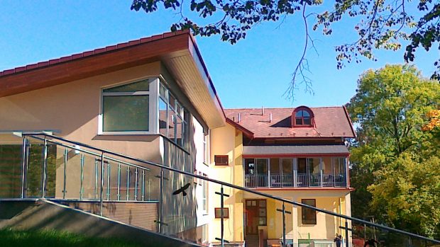 Holčička, kterou našli minulý týden v jihlavském babyboxu, je stále v kojeneckém ústavu v krajském městě.