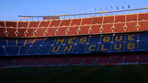 Pro fotbalisty Barcelony je trénink na Camp Nou rutina, například pro plzeňské hráče ale životním zážitkem