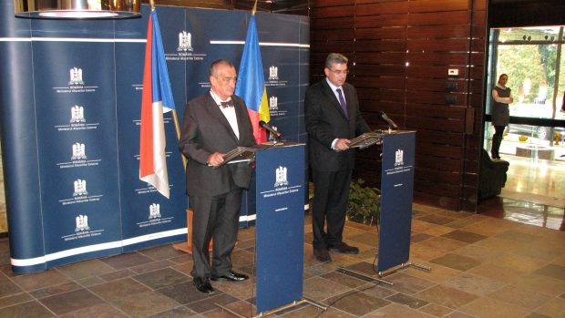 Ministr zahraničí Karel Schwarzenberg v Bukurešti jednal se šéfem rumunské diplomacie Teodorem Baconshim