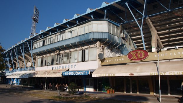Fasáda kotlíku, ve kterém chtějí Černohorci upéct české fotbalisty - stadion v Podgorici