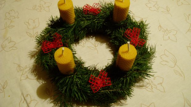 Adventní věnec vyrobený v Charitě Olomouc
