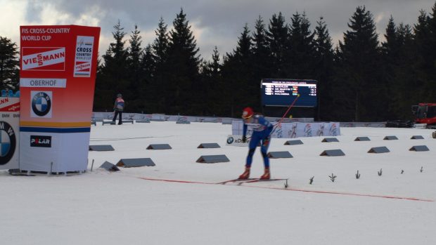 Eva Nývltová v cíli prologu Tour de Ski v Oberhofu