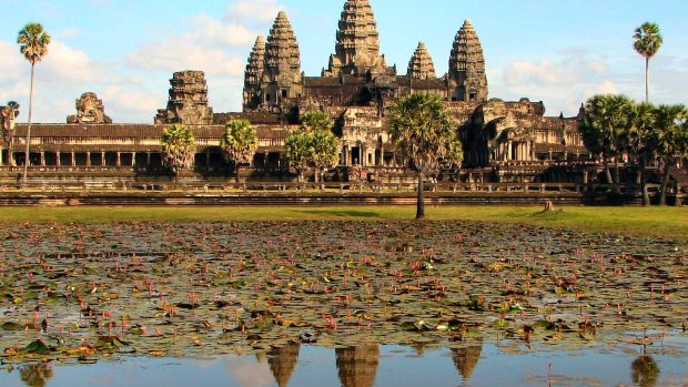 Hlavní chrámový komplex Angkor Vat, vrcholné dílo khmerské architektury