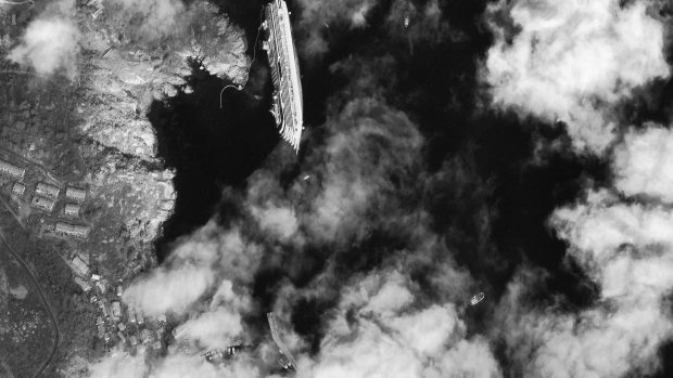 Costa Concordia - satelitní pohled