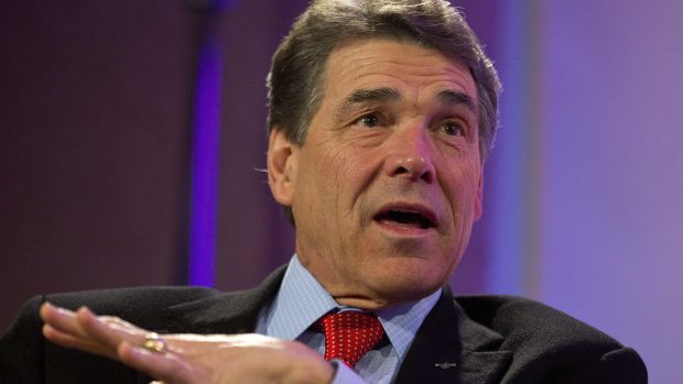 Guvernér Texasu Rick Perry odstoupil z prezidentské kampaně.