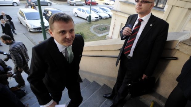 Nezařazený poslanec Jaroslav Škárka (vpravo) a neformální lídr Věcí veřejných Vít Bárta (vlevo)