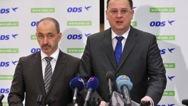 Premiér Petr Nečas a ministr průmyslu a obchodu Martin Kuba