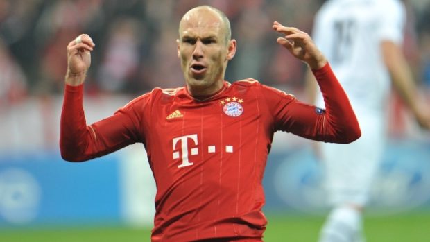 Arjen Robben oslavuje gól, kterým poslal Bayern Mnichov proti Basileji do vedení 1:0