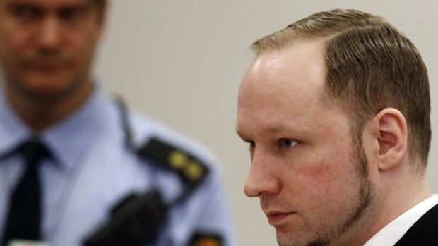 Anders Breivik poprvé nepozdravil vztyčenou pěstí