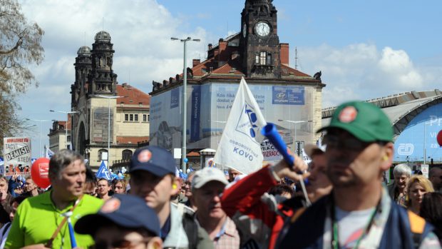 Protivládní demonstrace, kterou pořádají odbory a dvě desítky organizací a iniciativ v Praze