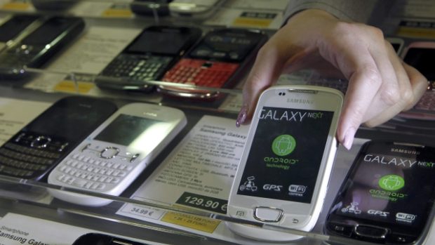 Samsung se stal po 14 letech nejprodávanější značkou mobilních telefonů