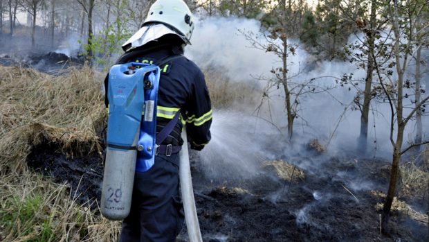 Až v pondělí ráno zlikvidovali hasiči požár v Přemyslovicích na Prostějovsku