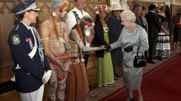Britská královna Alžběta II. při oslavách diamantového výročí na trůně ve Windsoru