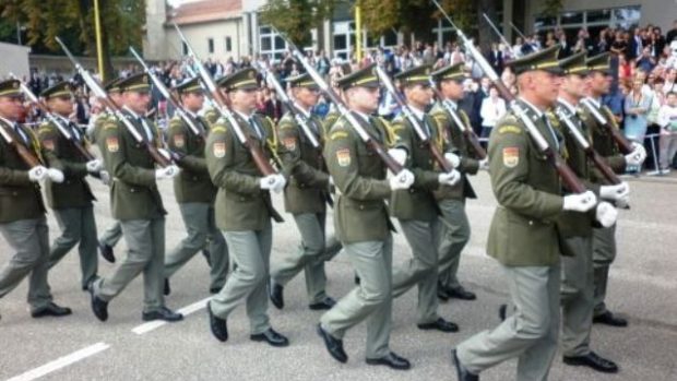 Vzpomínkového aktu se zúčastní zástupci armády České republiky. Ilustrační foto
