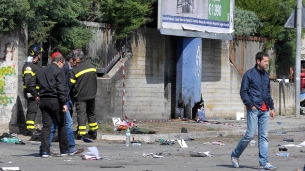 Bomba u školy v jihoitalském Brindisi zabila dvě studentky