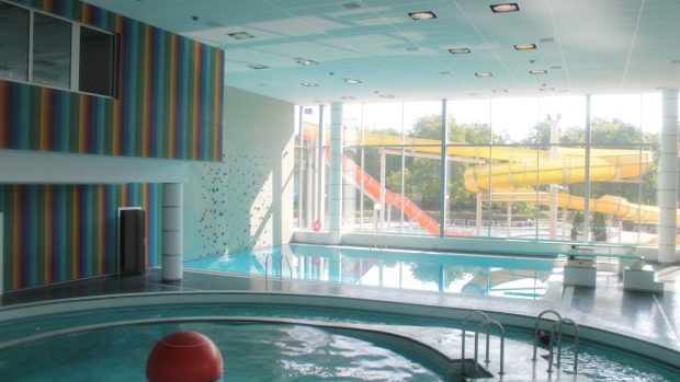 Pohled na venkovní tobogány - Aquacentrum Pardubice