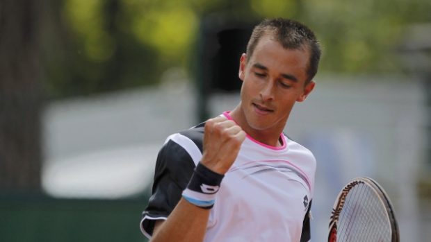 Lukáš Rosol se raduje z povedeného úderu v prvním kole Roland Garros
