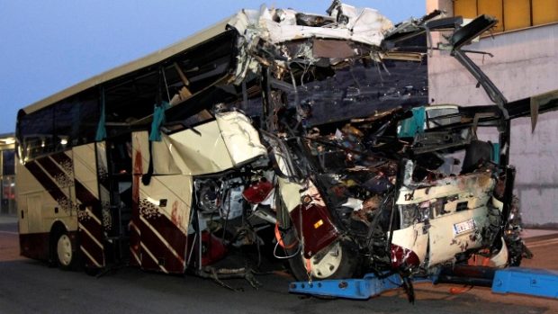 Vrak belgického autobusu, ve kterém zemřelo 28 lidí