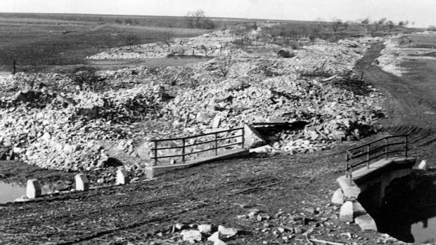 Takto vypadala lidická náves v létě roku 1942, odplata nacistů za atentát na Heydricha byla důsledná