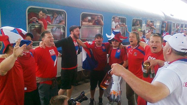 Ostrava, odjezd vlaku s fotbalovými fanoušky na Euro 2012