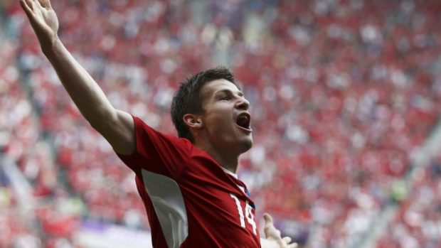 Václav Pilař slaví vstřelení druhého gólu Řecku na evropském fotbalovém šampionátu
